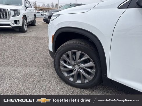 Used 2025 Buick Enclave Preferred image 4