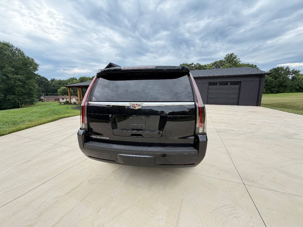 Used 2016 Cadillac Escalade Platinum AWD/4WD image 5