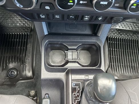 Used 2017 Toyota Tacoma TRD Off-Road image 7