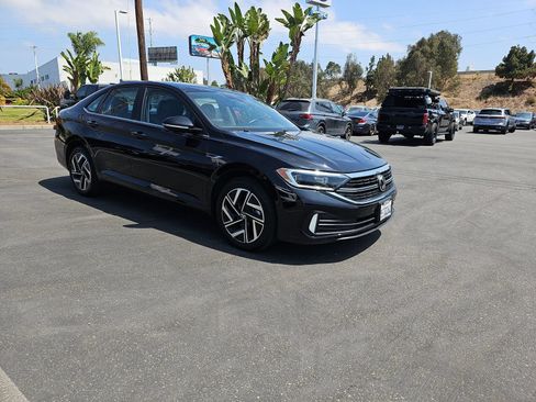 Used 2023 Volkswagen Jetta SEL FWD image 3
