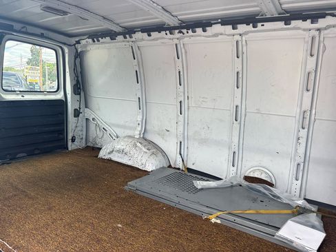 Used 2002 Chevrolet Express 2500 RWD image 12
