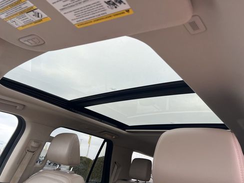 Used 2024 Ford Expedition Limited image 11