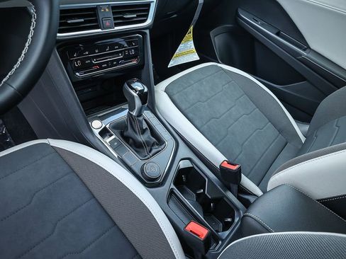 New 2025 Volkswagen Taos SE image 36