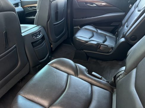 Used 2020 Cadillac Escalade Luxury AWD/4WD image 12