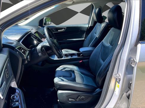 Used 2019 Ford Edge Titanium w/ Equipment Group 301A FWD image 24