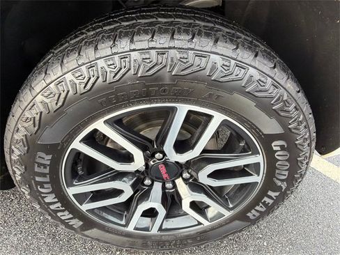 Used 2023 GMC Yukon AT4 image 12