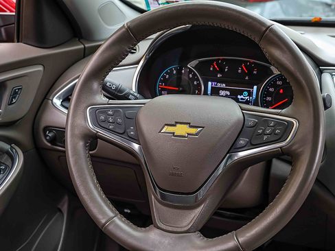 Used 2018 Chevrolet Malibu LT w/ Leather Package image 9