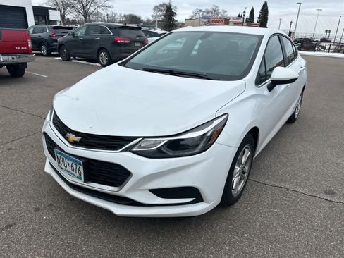 Used 2016 Chevrolet Cruze LT w/ Convenience Package image 2