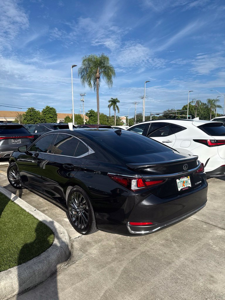 Used 2025 Lexus ES 300h Ultra Luxury w/ Accessory Package (Z1) FWD image 6