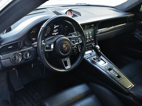 Certified 2019 Porsche 911 Carrera 4S image 4