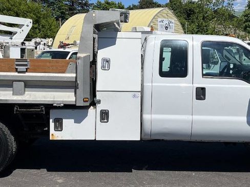 Used 2015 Ford F550 4x4 SuperCab Super Duty w/ Power Equipment Group image 2