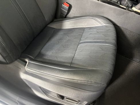 Used 2025 Toyota Camry XSE FWD image 32