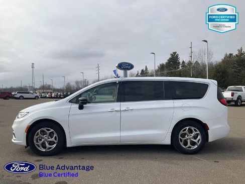 Used 2024 Chrysler Pacifica Limited FWD image 30