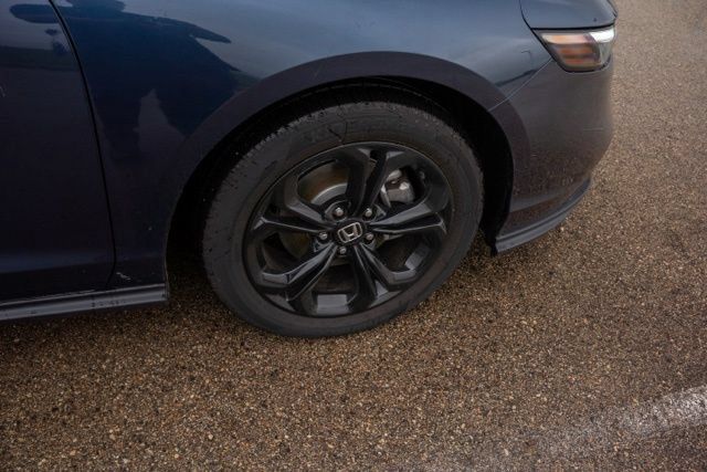 Used 2025 Honda Accord SE image 9