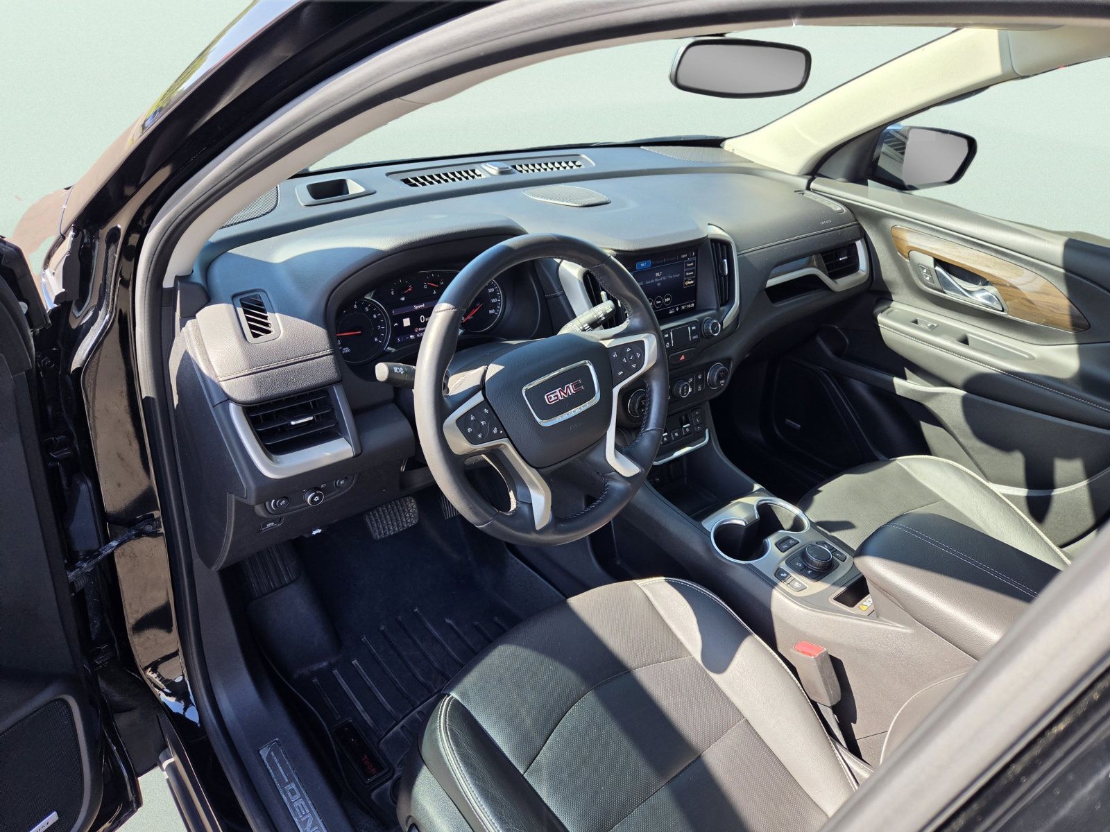 Used 2021 GMC Terrain Denali w/ Denali Premium Package AWD/4WD image 9