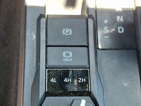 Used 2025 Toyota Tacoma TRD Sport AWD/4WD image 18