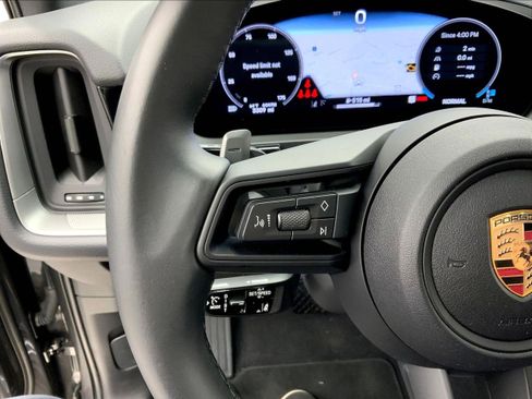 Used 2025 Porsche Cayenne image 15