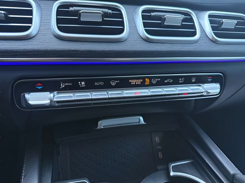 Used 2025 Mercedes-Benz GLE 450e 4MATIC image 21