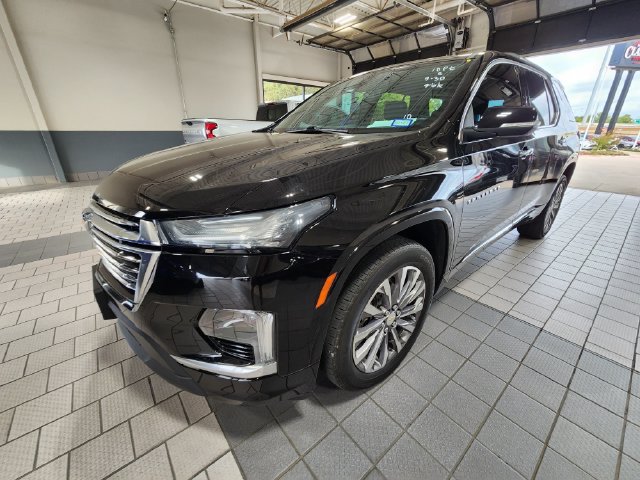 Used 2023 Chevrolet Traverse Premier FWD image 3