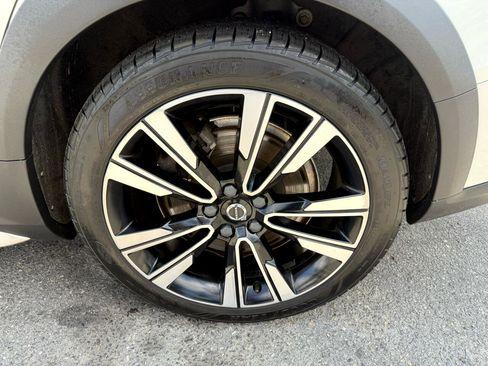 Used 2020 Volvo V60 T5 Cross Country image 12