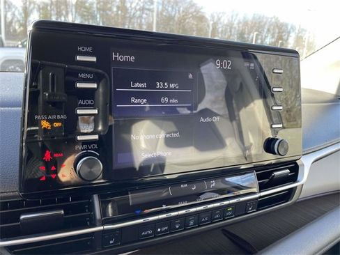 Used 2022 Toyota Sienna XLE image 29