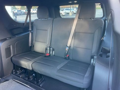 Used 2025 Chevrolet Suburban LS image 27