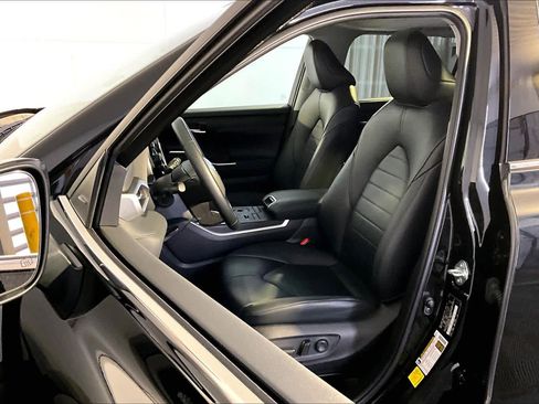 Used 2022 Toyota Highlander XLE AWD/4WD image 9
