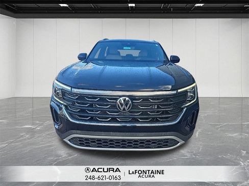 Used 2024 Volkswagen Atlas Cross Sport SE w/ Panoramic Sunroof Package image 2