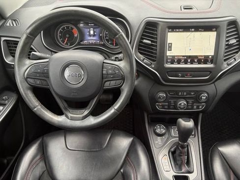 Used 2019 Jeep Cherokee Trailhawk w/ Comfort/Convenience Group AWD/4WD image 3