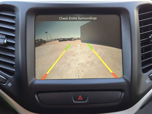 Used 2017 Jeep Cherokee Trailhawk image 20