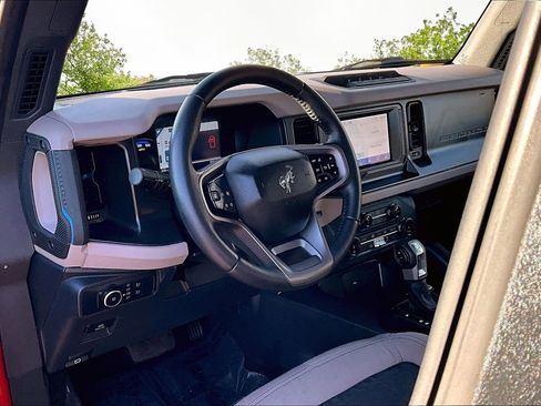 Used 2022 Ford Bronco Wildtrak image 14