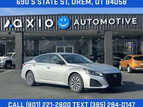 Used 2024 Nissan Altima 2.5 SV FWD image 1