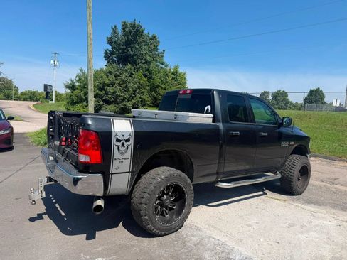 Used 2017 RAM 1500 Classic SLT AWD/4WD image 4