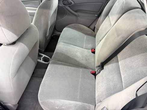 Used 2002 Ford Focus SE FWD image 15