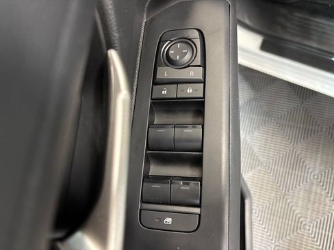 Used 2025 Toyota Tacoma TRD Sport AWD/4WD image 25