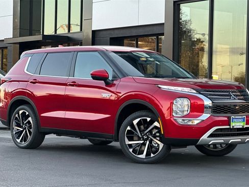 New 2025 Mitsubishi Outlander SE image 3