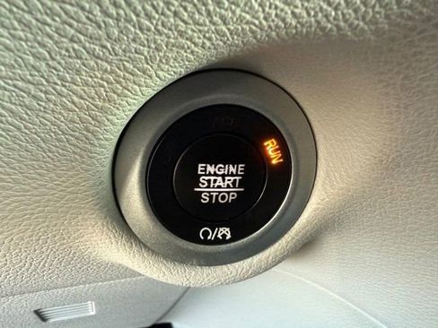 Used 2018 Chrysler Pacifica Touring-L w/ Advanced Safetytec Group image 23