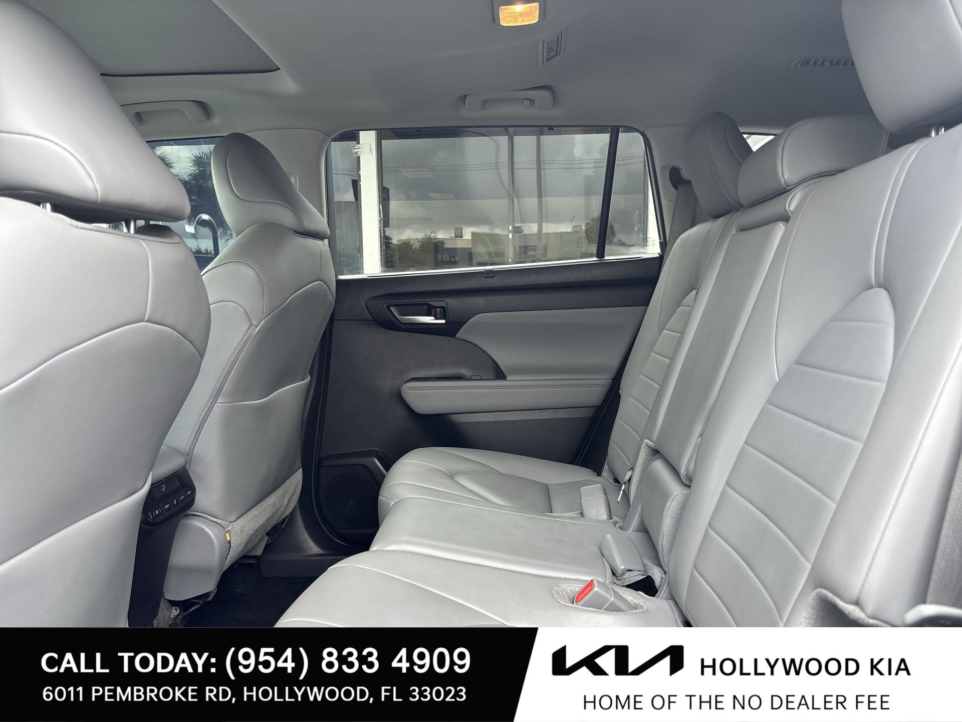 Used 2024 Toyota Highlander XLE FWD image 22