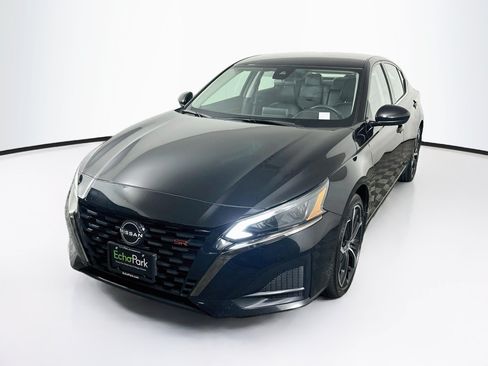 Used 2023 Nissan Altima 2.5 SR AWD/4WD image 3