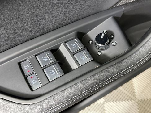 Used 2024 Audi Q8 e-tron Premium Plus AWD/4WD image 27