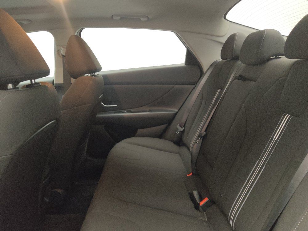 Used 2025 Hyundai Elantra SEL FWD image 18