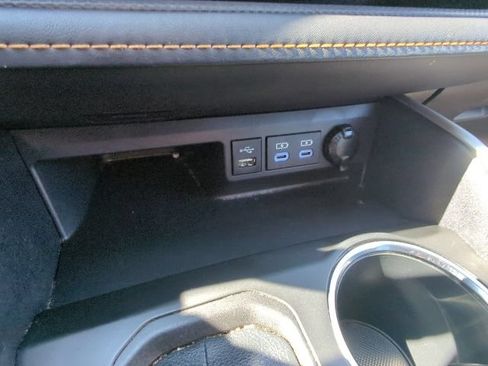 Used 2022 Toyota Highlander Bronze Edition AWD/4WD image 40