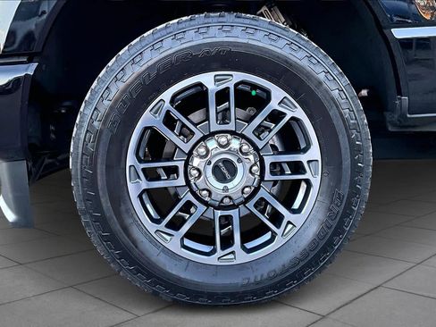 Used 2025 Ford F250 Platinum w/ Platinum Plus Package image 10