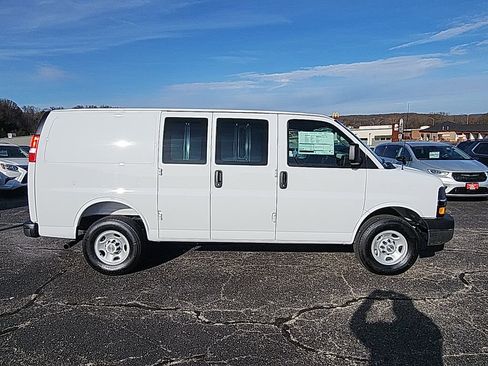 New 2025 Chevrolet Express 2500 w/ Driver Convenience Package RWD image 9
