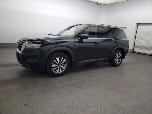 Used 2022 Nissan Pathfinder SL AWD/4WD image 2
