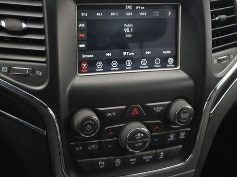 Used 2018 Jeep Grand Cherokee Limited image 20