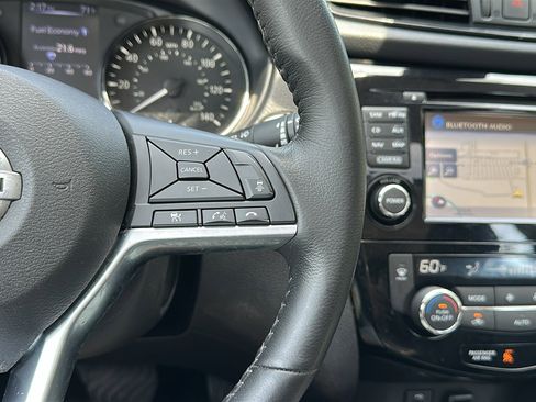 Certified 2018 Nissan Rogue Sport SL w/ SL Premium Package AWD/4WD image 18