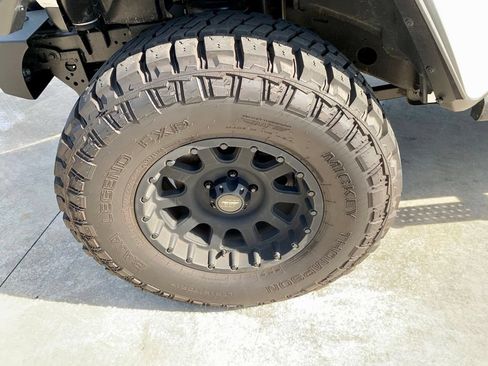 Used 2024 Jeep Gladiator Sport AWD/4WD image 10