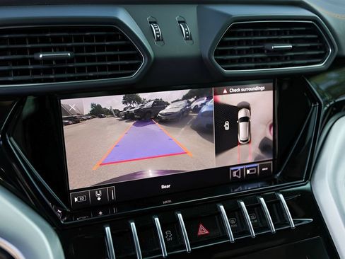 Used 2020 Lamborghini Urus AWD/4WD image 18
