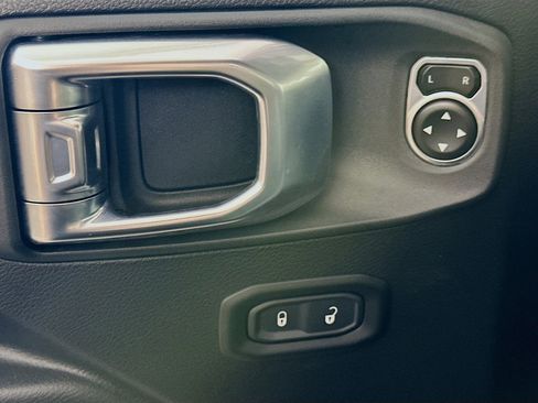 Used 2024 Jeep Wrangler Sport S AWD/4WD image 15